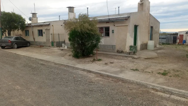 Peleaban en una esquina y le metio un tiro