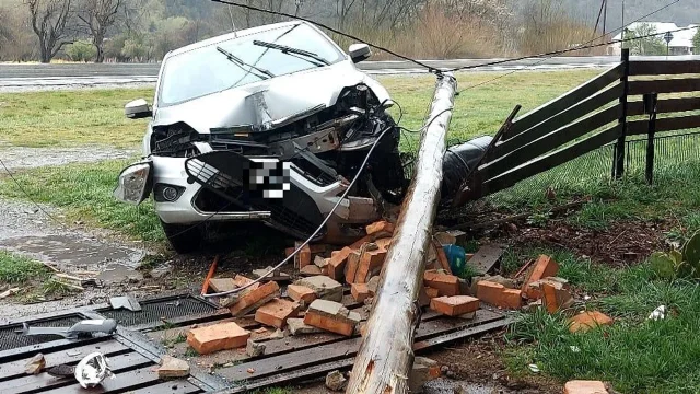 Se la mandó y terminó en un patio