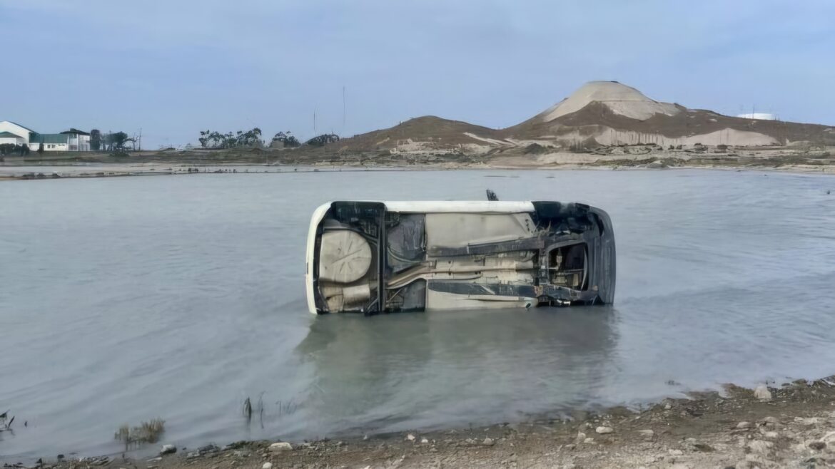 Discutía con su pibe y terminaron en una laguna