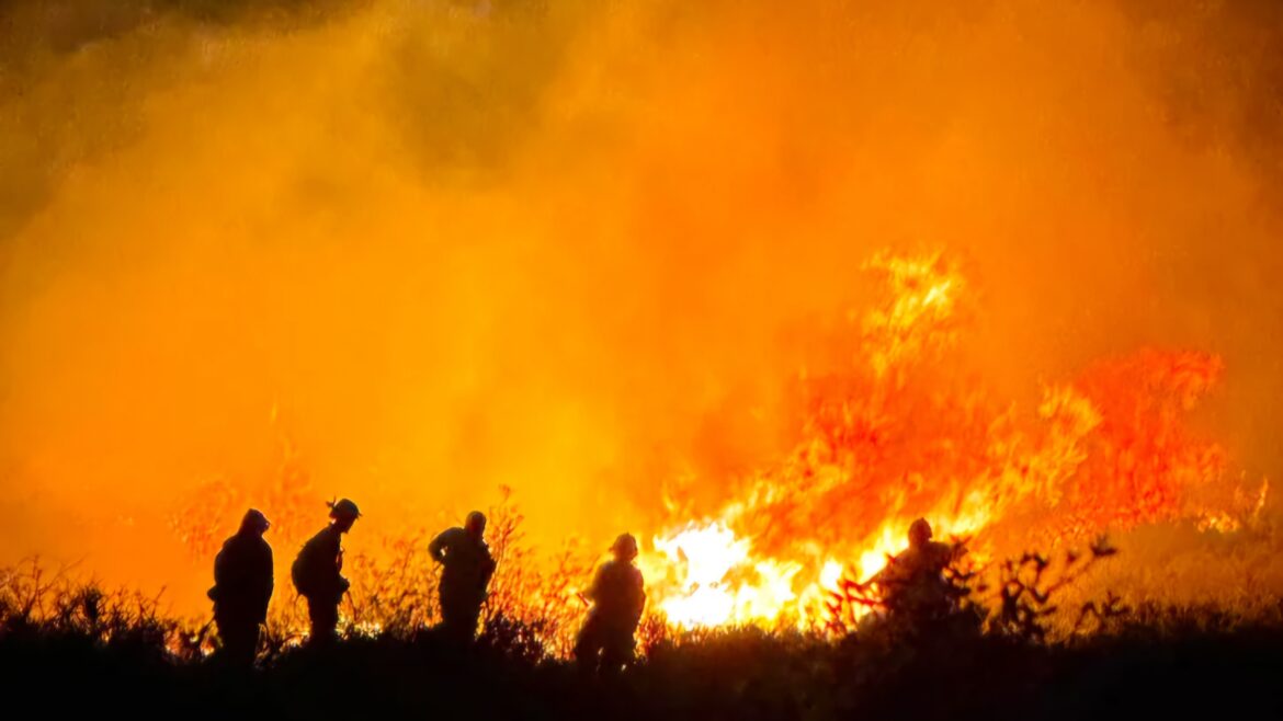 Cayó un rayo cerca de Madryn y armó alto incendio