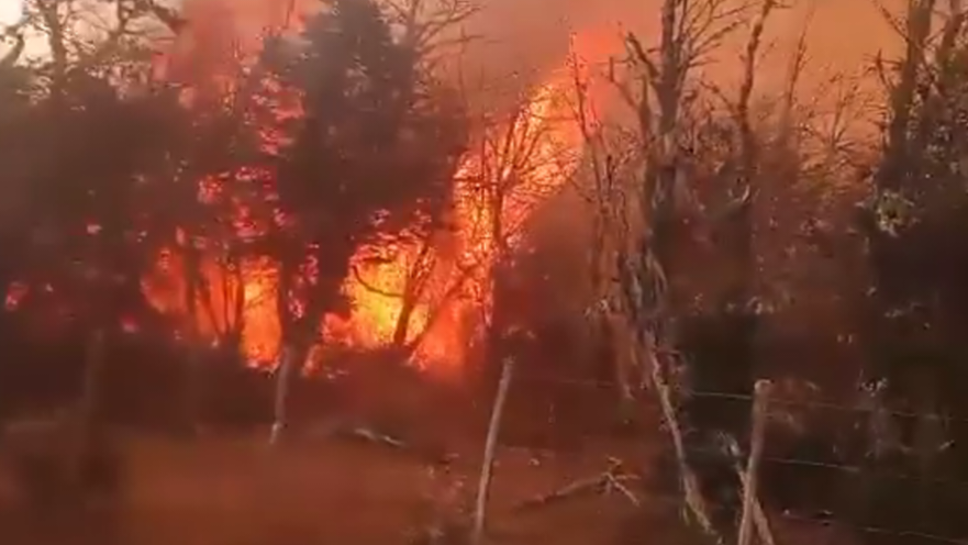 Brigadistas zafaron de quedar encerrados en el fuego