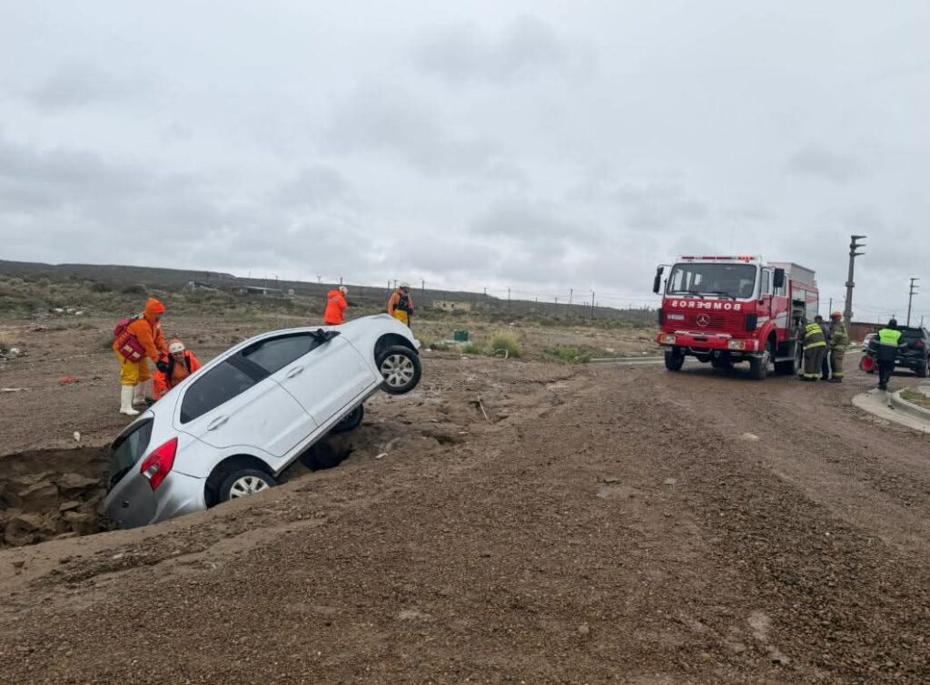 Iba mamadísimo y acostó el auto a mimir