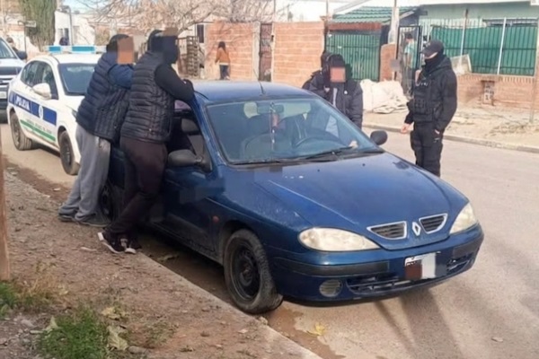 Piratas del asfalto quisieron robar un camión en movimiento